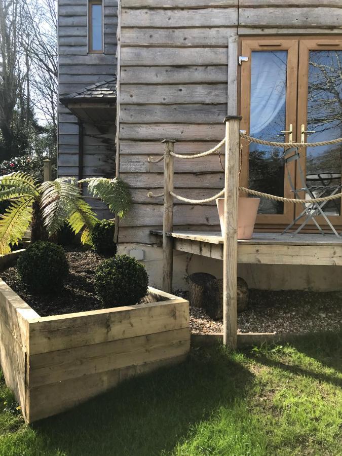 Winnie'S Corner - Self Contained Within The Grounds Of Another Property, In An Idyllic Wooded Setting Carlyon Bay Bagian luar foto